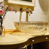 Badezimmer Apfeltraum mit Blick in den Garten