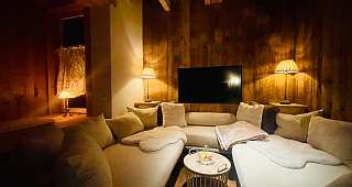 Wohnbereich mit TV Lounge 