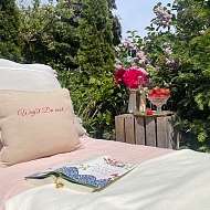 private Sonnenliegen direkt im Garten SPA