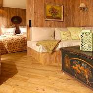 Wohnbereich mit Kamin 