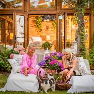 Wir freuen uns auf Sie - Ihre Nicole &amp; Elke