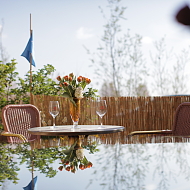 Südterrasse mit Essbereich und privaten Strandkorb