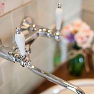 Badezimmer mit Dusche und WC