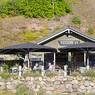 kleines Restaurant, regionale Küche toller Service, mit Ausblick über Hafen und Granitz