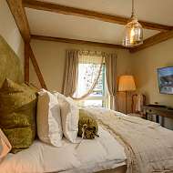 2 Schlafzimmer mit TV