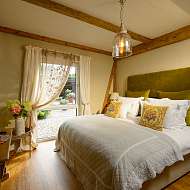 2 Schlafzimmer mit Gartenblick