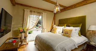 2 Schlafzimmer mit Gartenblick