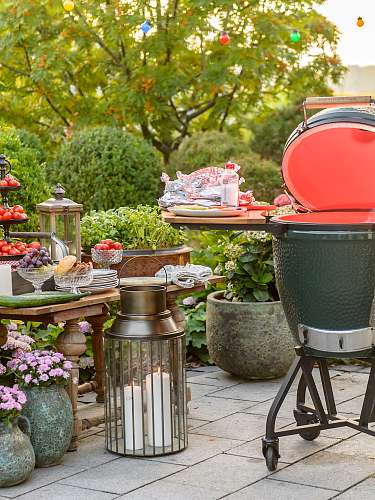 Gartenterrasse mit Grill BIG GREEN EGG