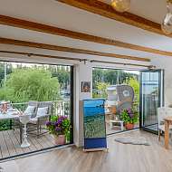 Wohn- und Terrassenbereich komplett zum Öffnen