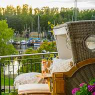 privater Strandkorb auf Ihrem großen Balkon in der Ferienwohnung VIELSEEN 