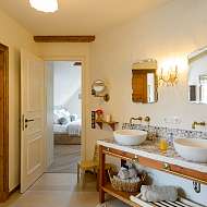 großes Badezimmer