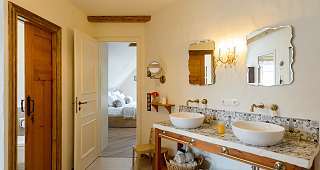 großes Badezimmer