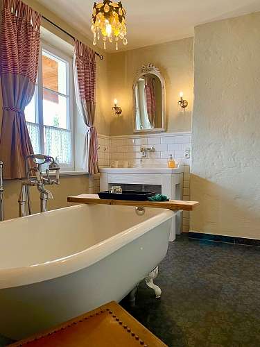 freistehende Badewanne & große Dusche Badewanne und große Dusche