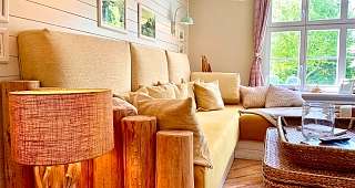 grosses Sofa im Kaminbreich grosses Sofa im Kaminbreich