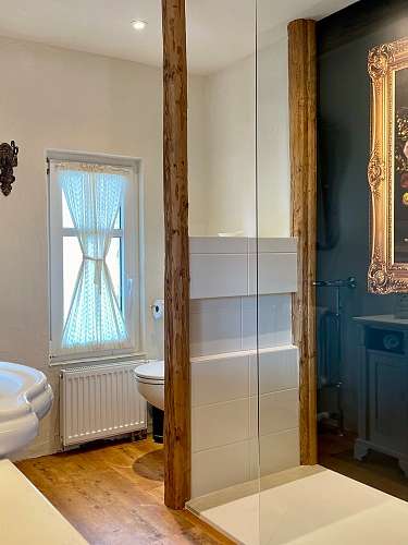 grosse Dusche in der Turmsuite grosse Dusche in der Turmsuite