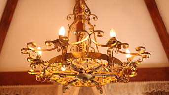 Turmsuite Kronleuchter